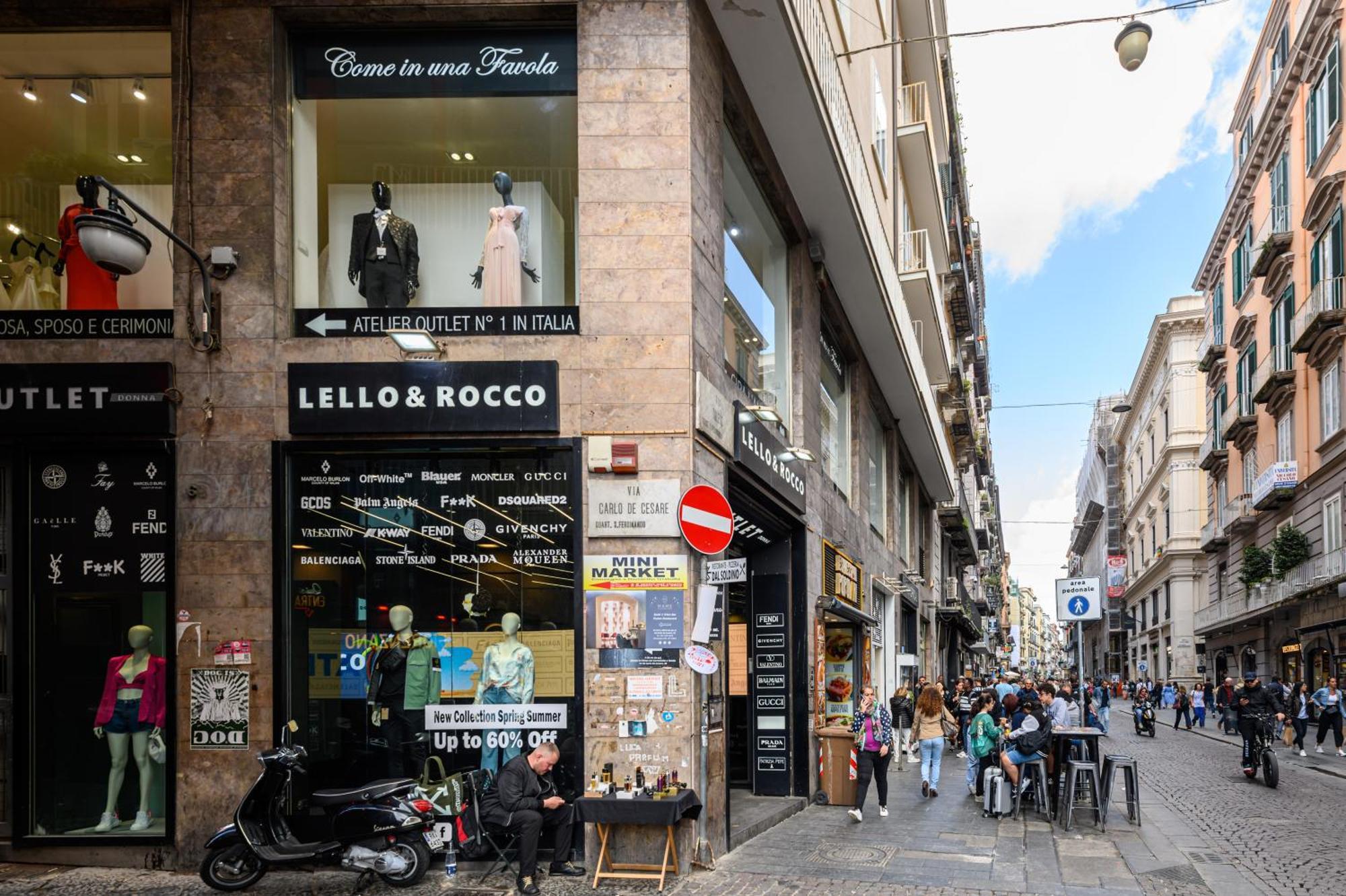 Via Carlo De Cesare 15